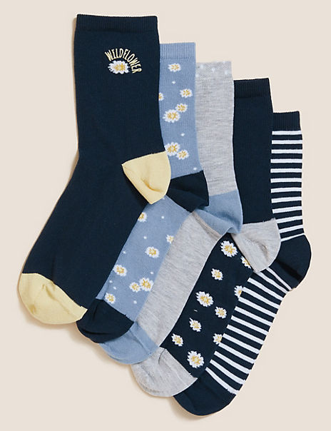 Product Feet will feel fresh as a daisy with these cotton-rich antibacterial socks. Multipack includes five pairs in assorted floral and striped designs. Made with added stretch for extra comfort. Freshfeet™ technology keeps odours at bay. They're seamless for a wonderfully smooth feel on skin.
M&S Collection: versatile styles in modern shapes with unique and playful details.